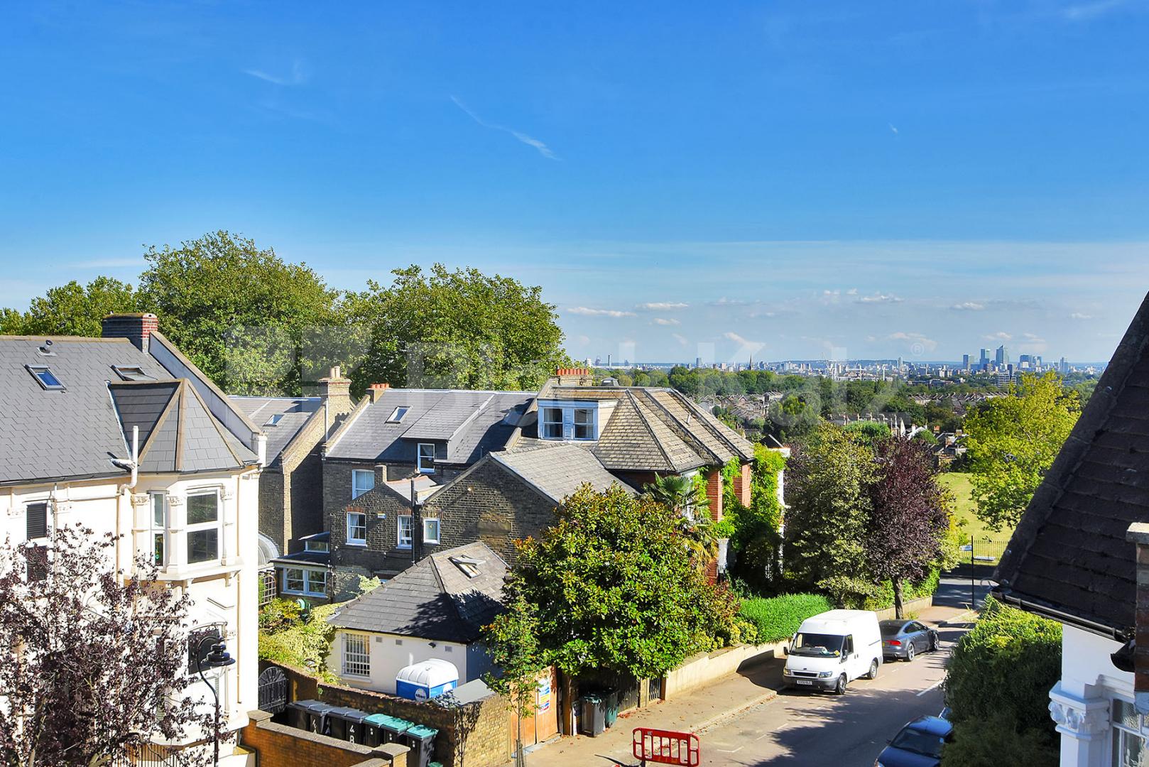 			Stunning Two Bedroom Property With roof Terrace !, 2 Bedroom, 1 bath, 1 reception Flat			 Womersley Road, Crouch End